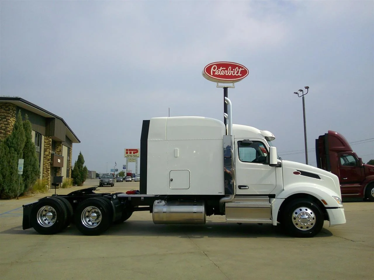 2027 Peterbilt 579 in Fargo, ND — photo 4
