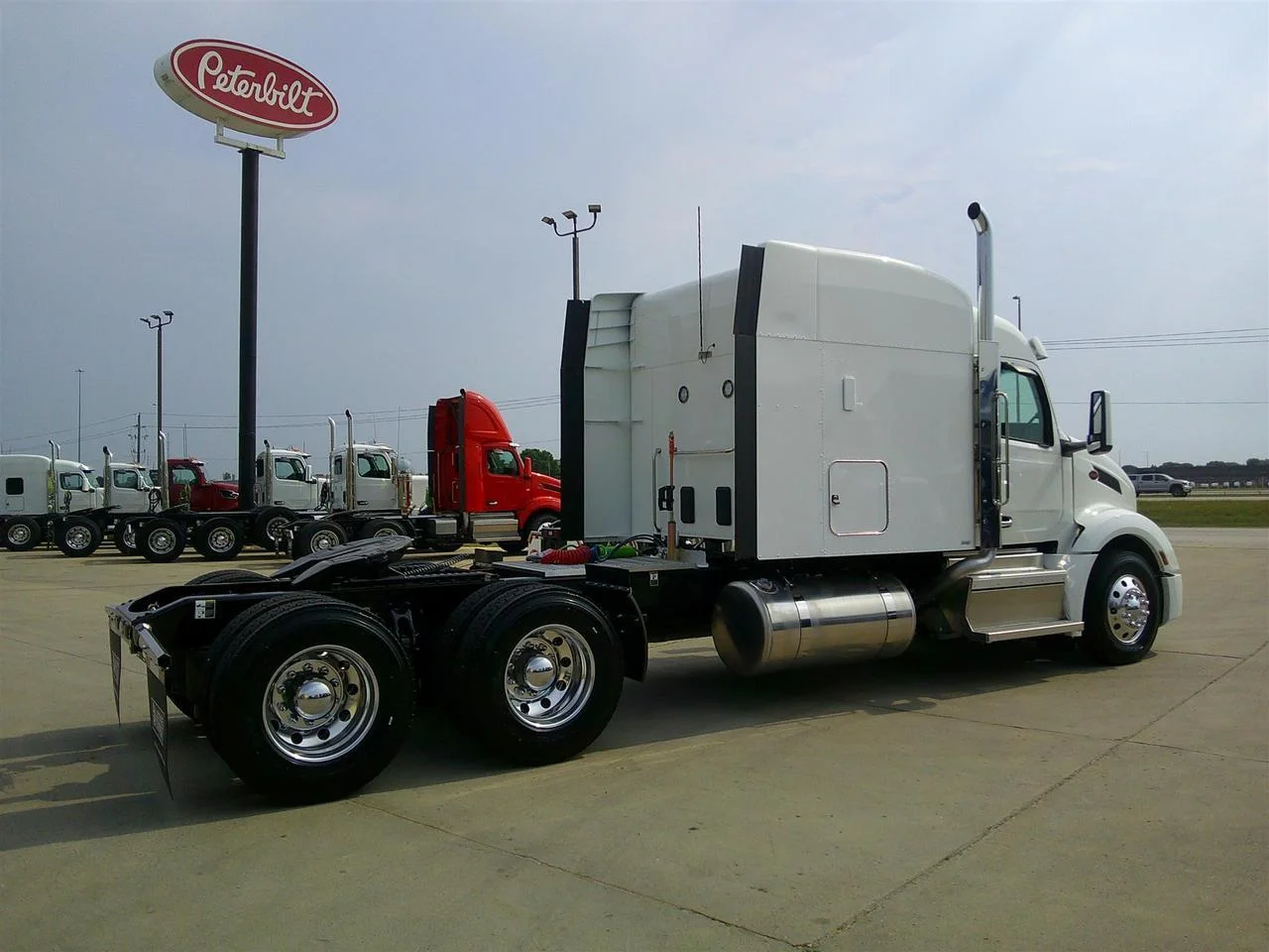 2027 Peterbilt 579 in Fargo, ND — photo 7
