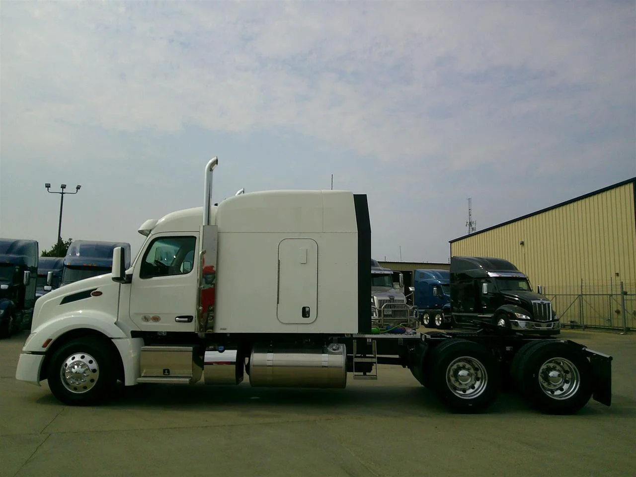 2027 Peterbilt 579 in Fargo, ND — photo 3