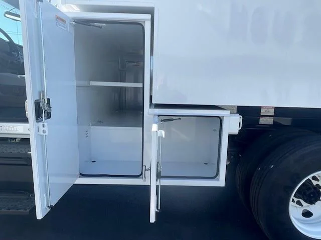 2025 Ford F-650 — photo 21