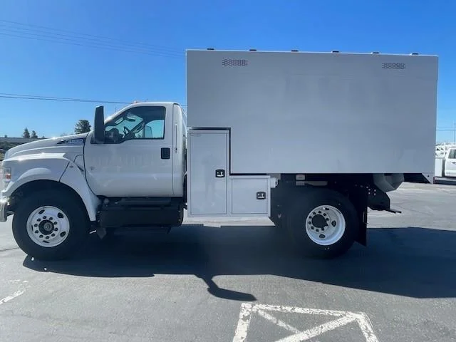 2025 Ford F-650 — photo 2