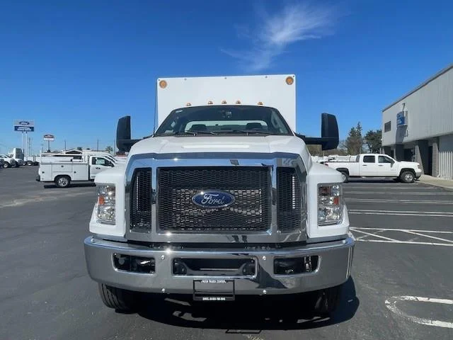 2025 Ford F-650 — photo 4