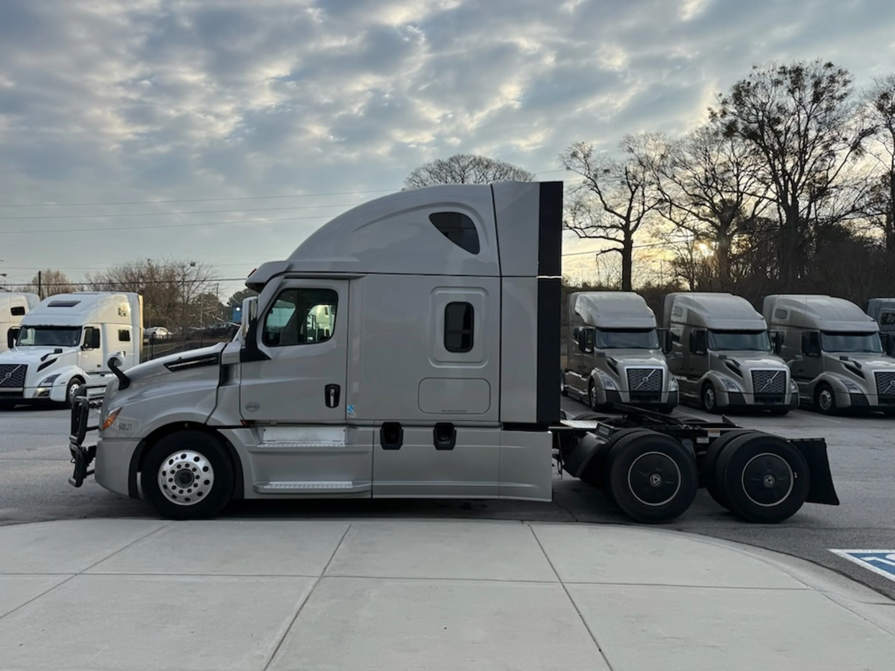 2024 Freightliner Cascadia - image 6