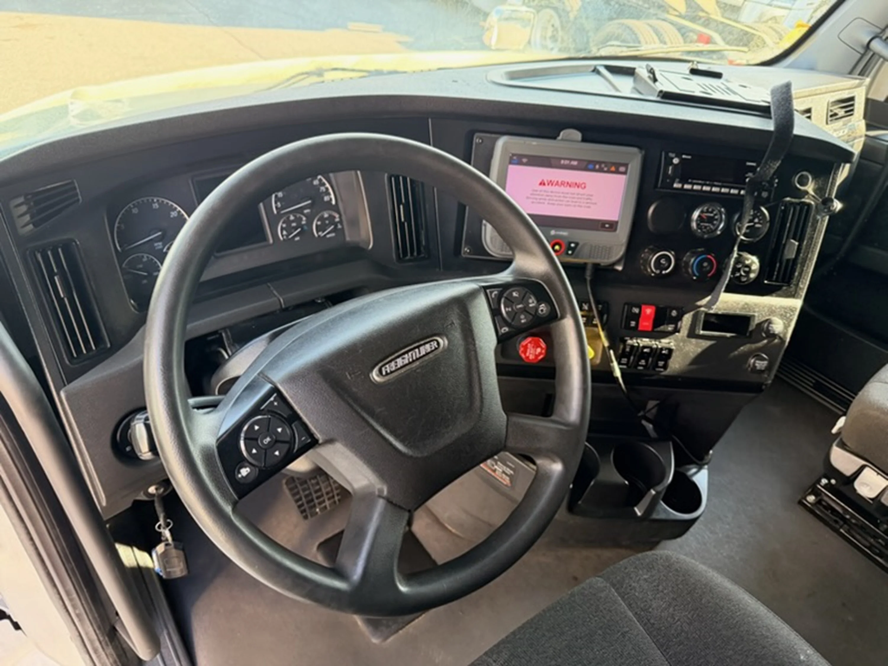 2024 Freightliner Cascadia - image 10