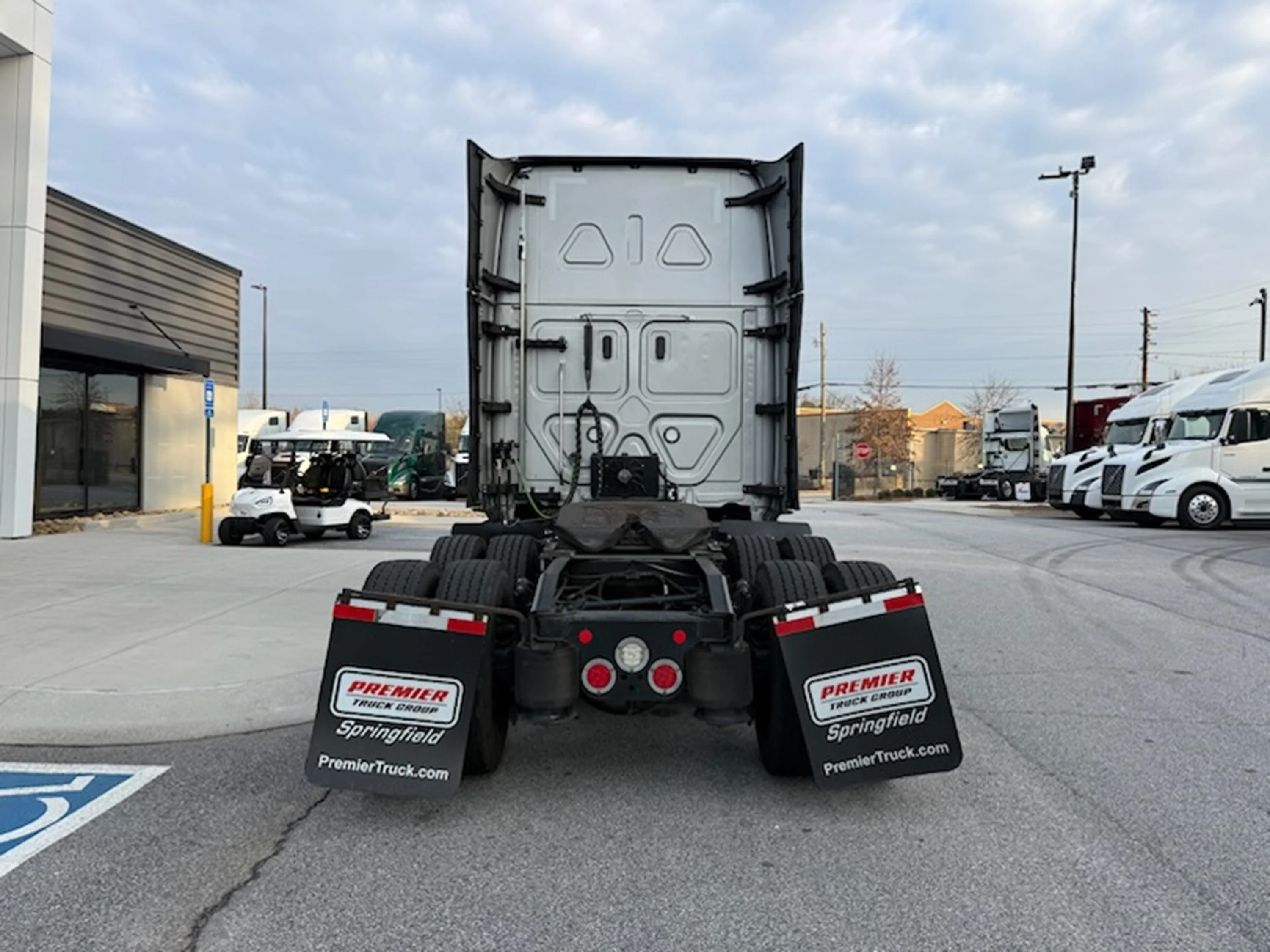 2024 Freightliner Cascadia - image 4