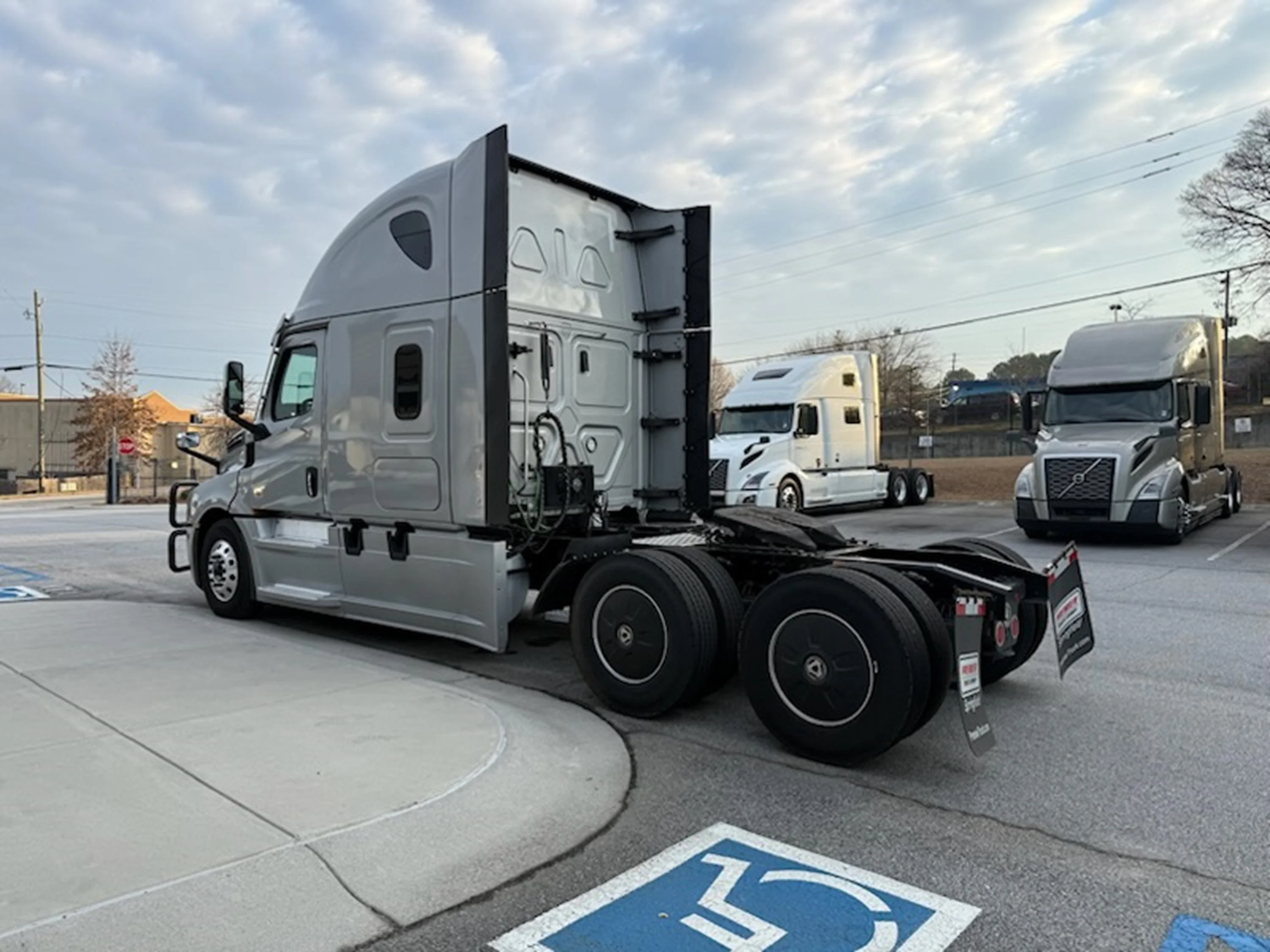 2024 Freightliner Cascadia - image 5