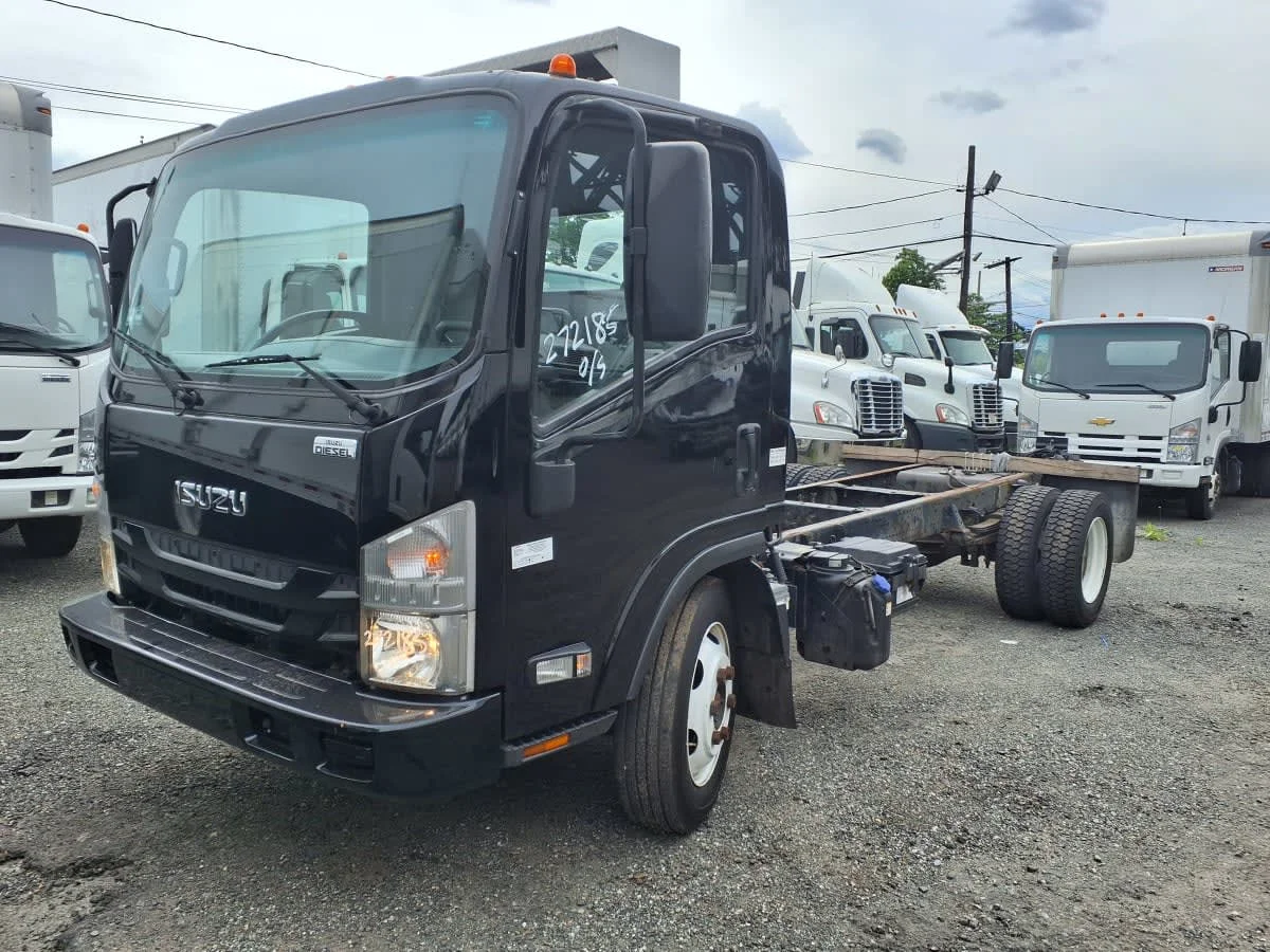 2020 Isuzu NRR in Newark, NJ