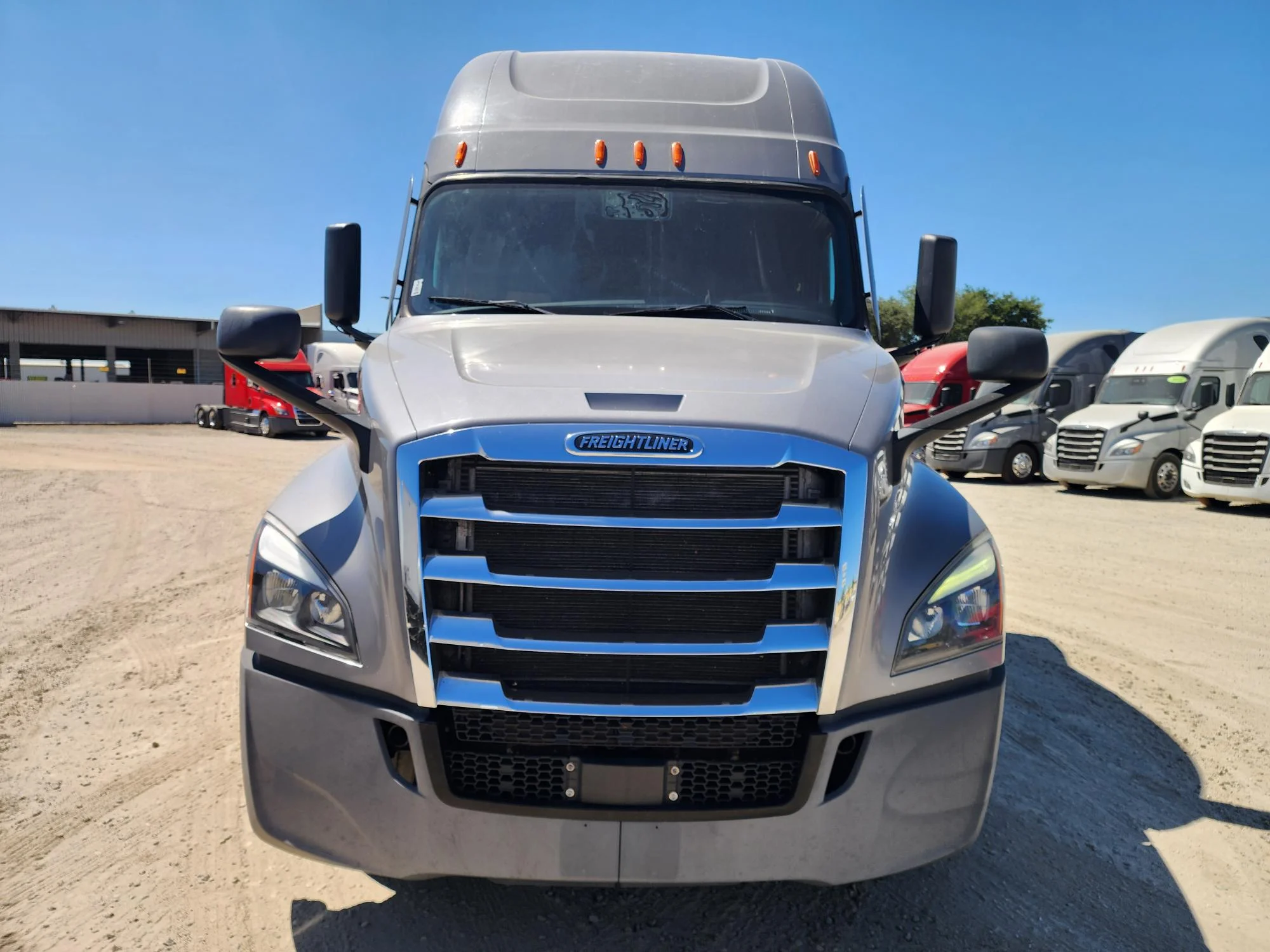2021 Freightliner Cascadia in Fresno, CA — photo 2