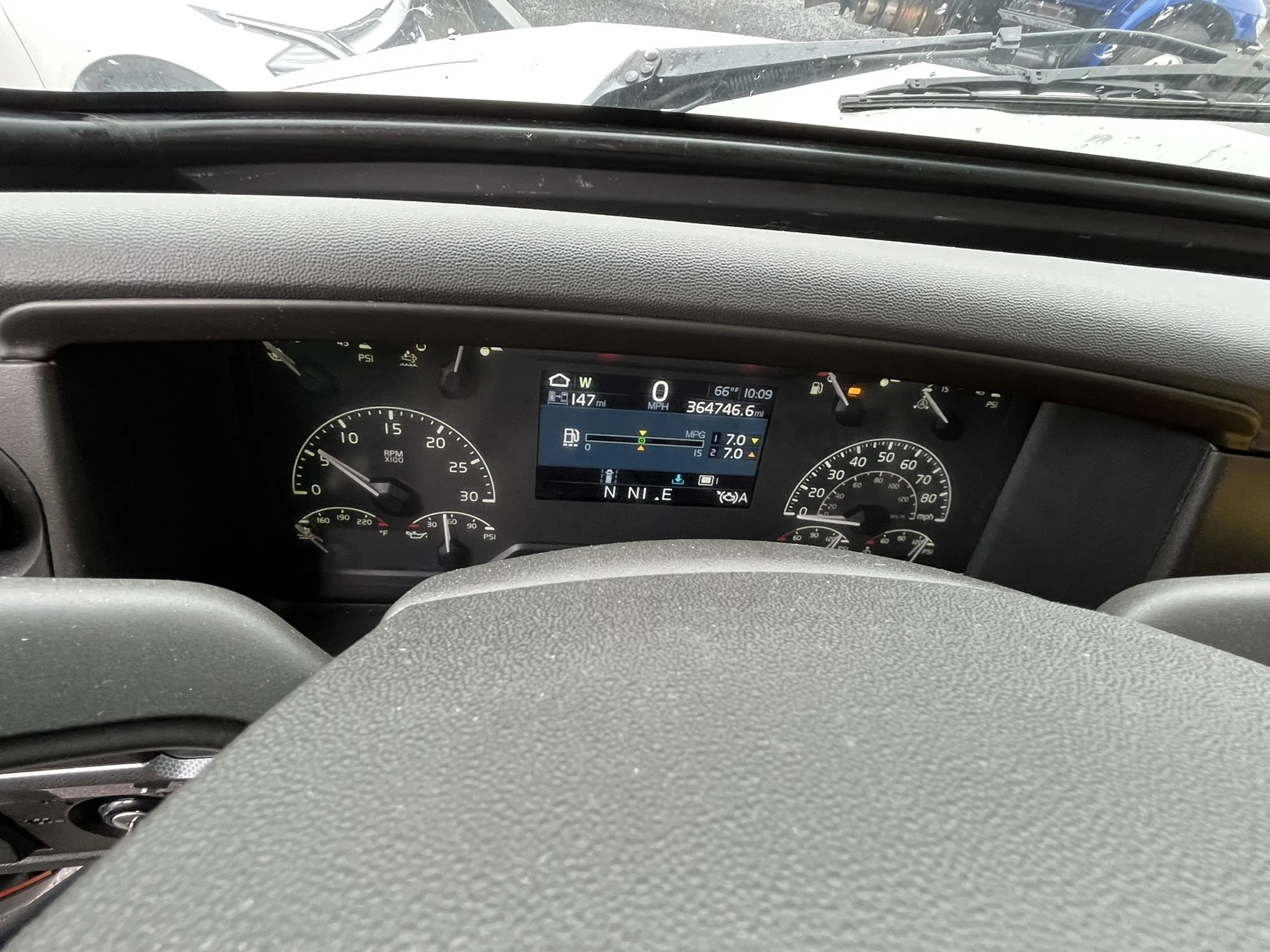 2023 Volvo VNL 860 - image 6