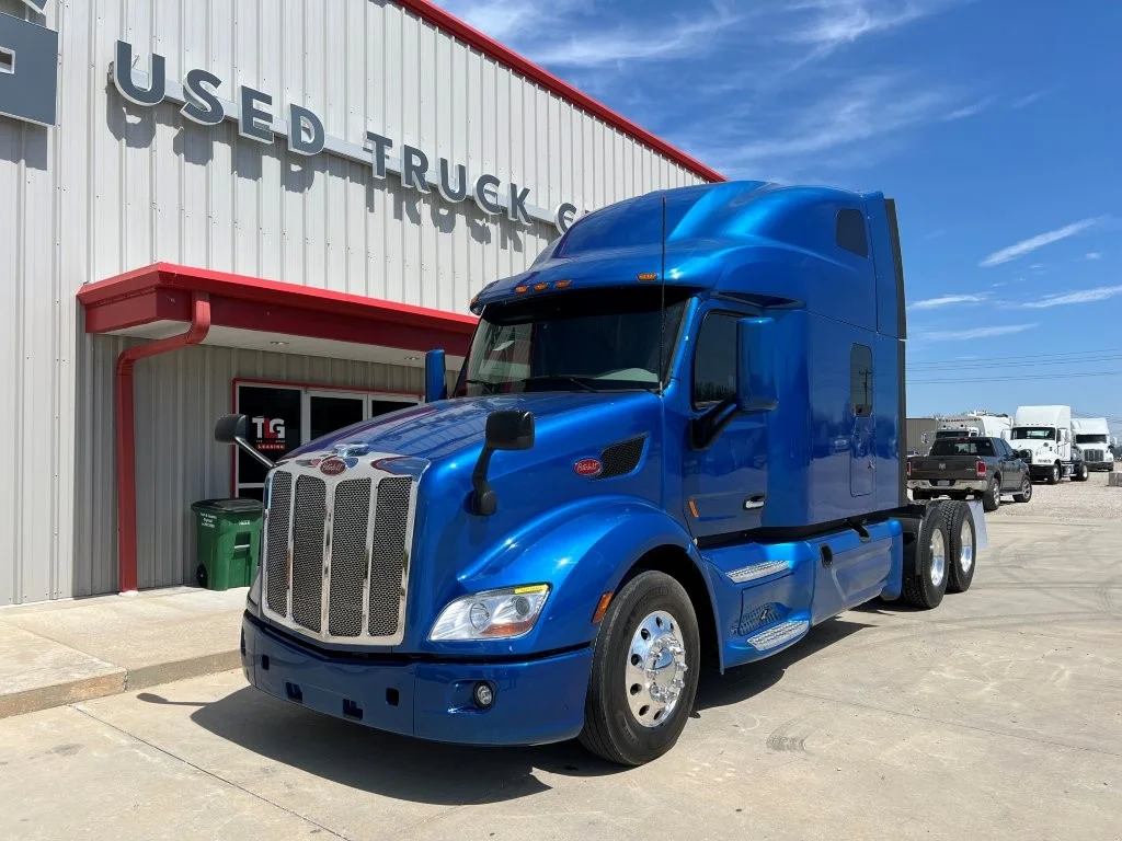 2022 Peterbilt 579 - image 1