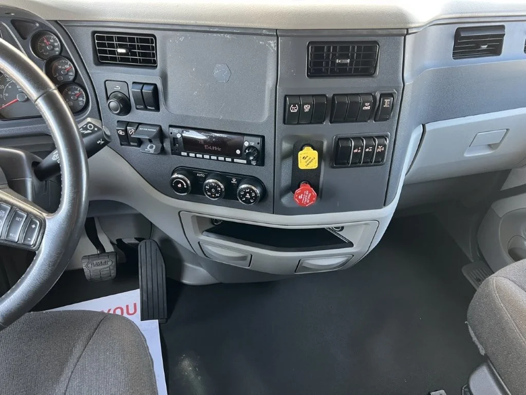 2022 Peterbilt 579 - image 12