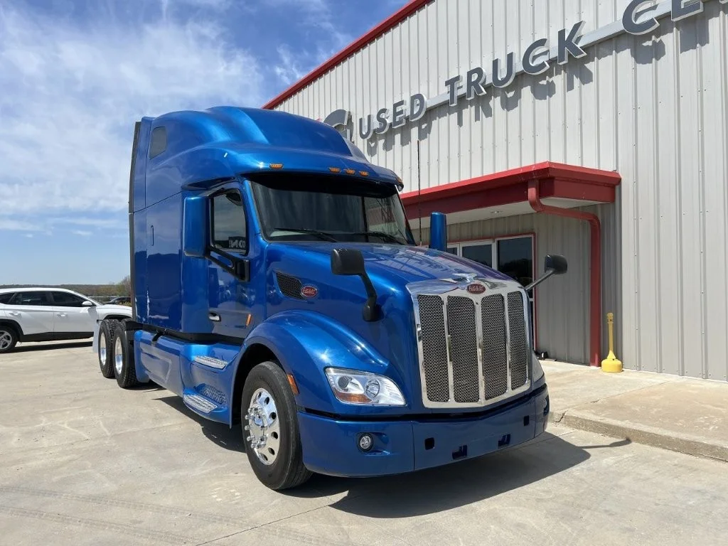 2022 Peterbilt 579 - image 2