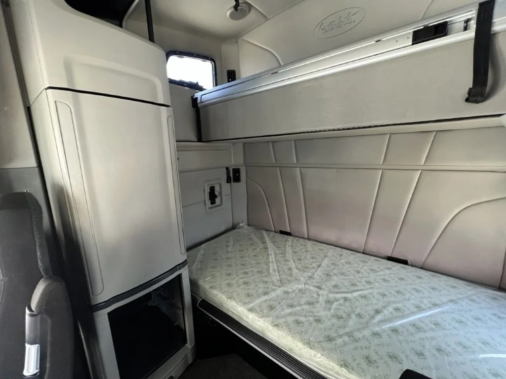 2022 Peterbilt 579 - image 9