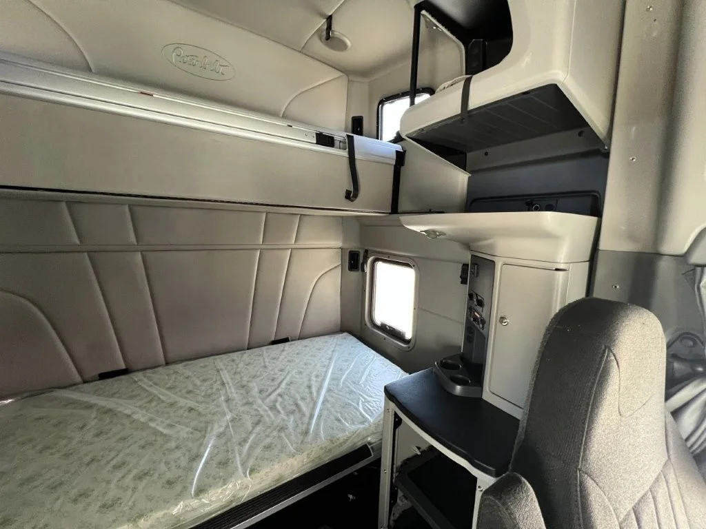 2022 Peterbilt 579 - image 8