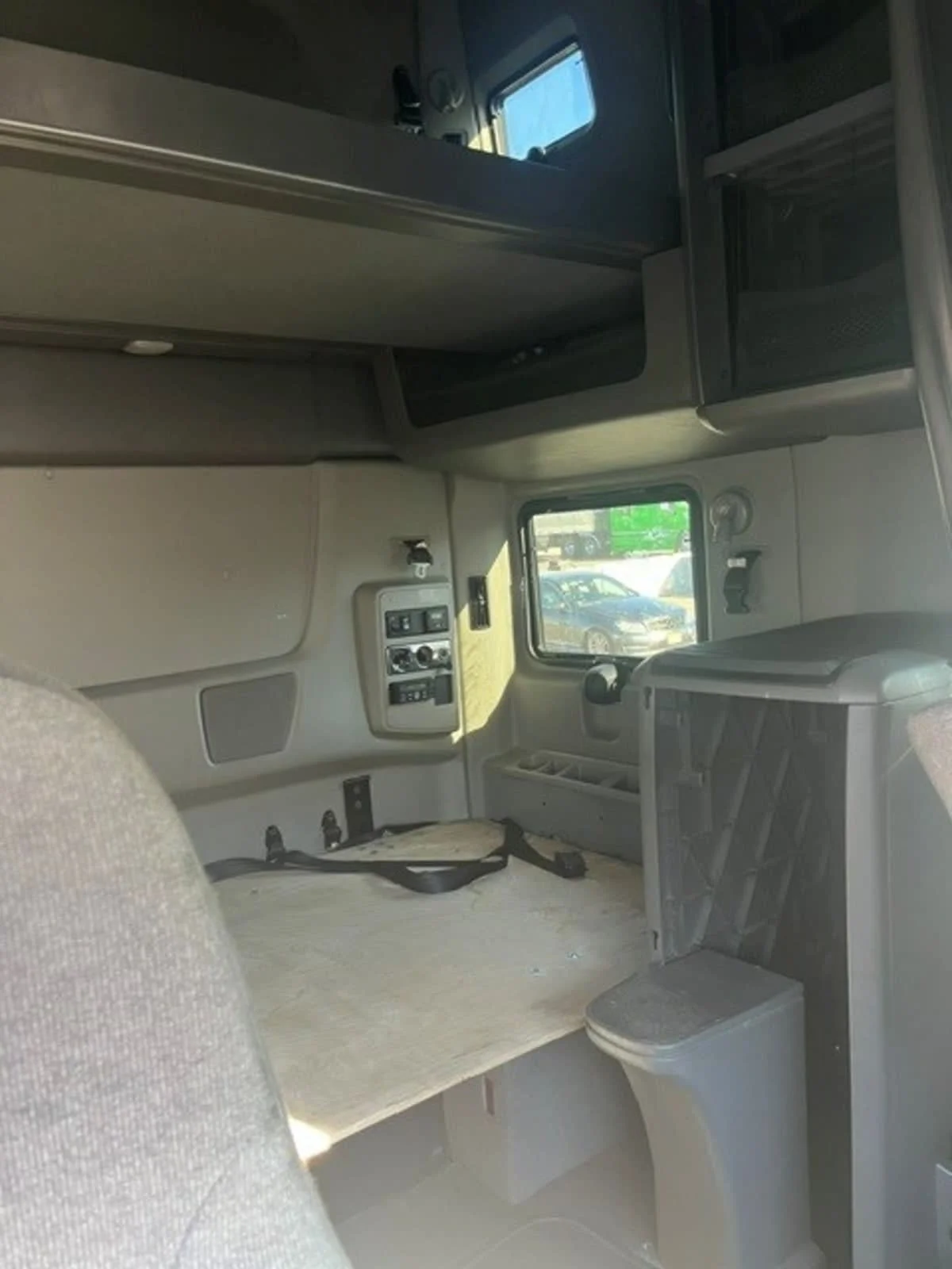 2019 International LT in Newark, NJ — photo 11