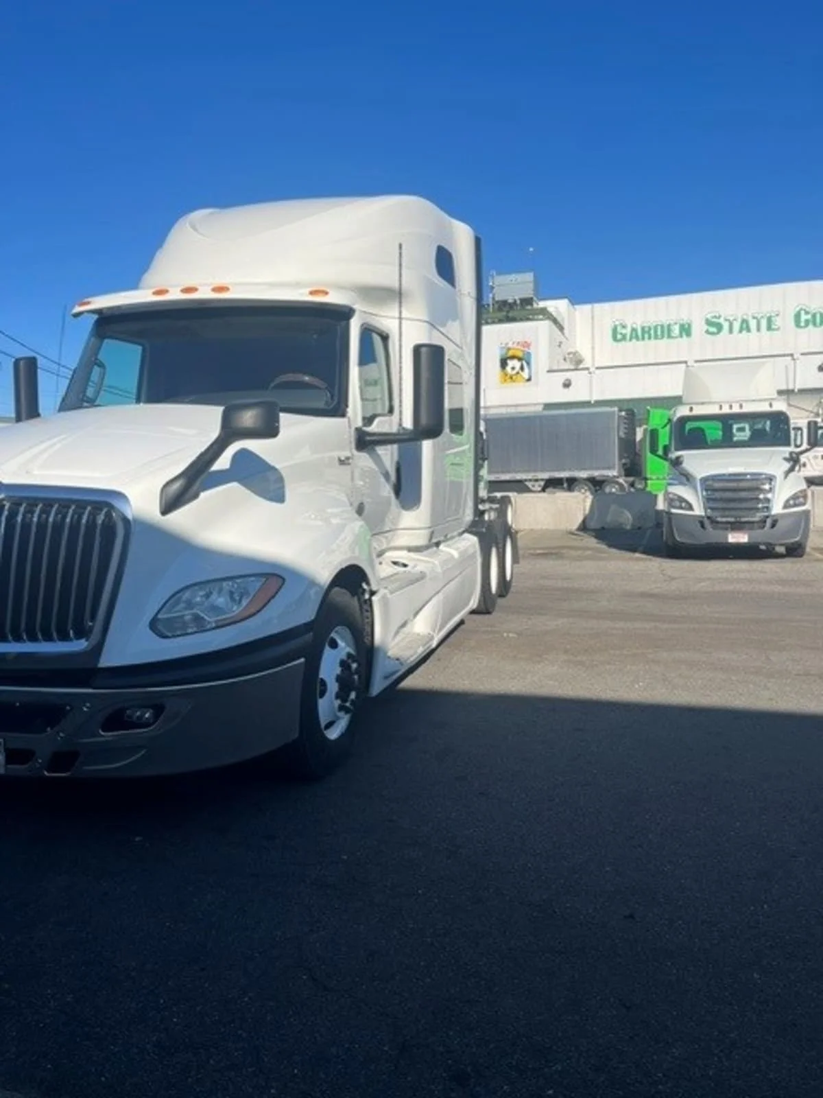 2019 International LT in Newark, NJ — photo 3