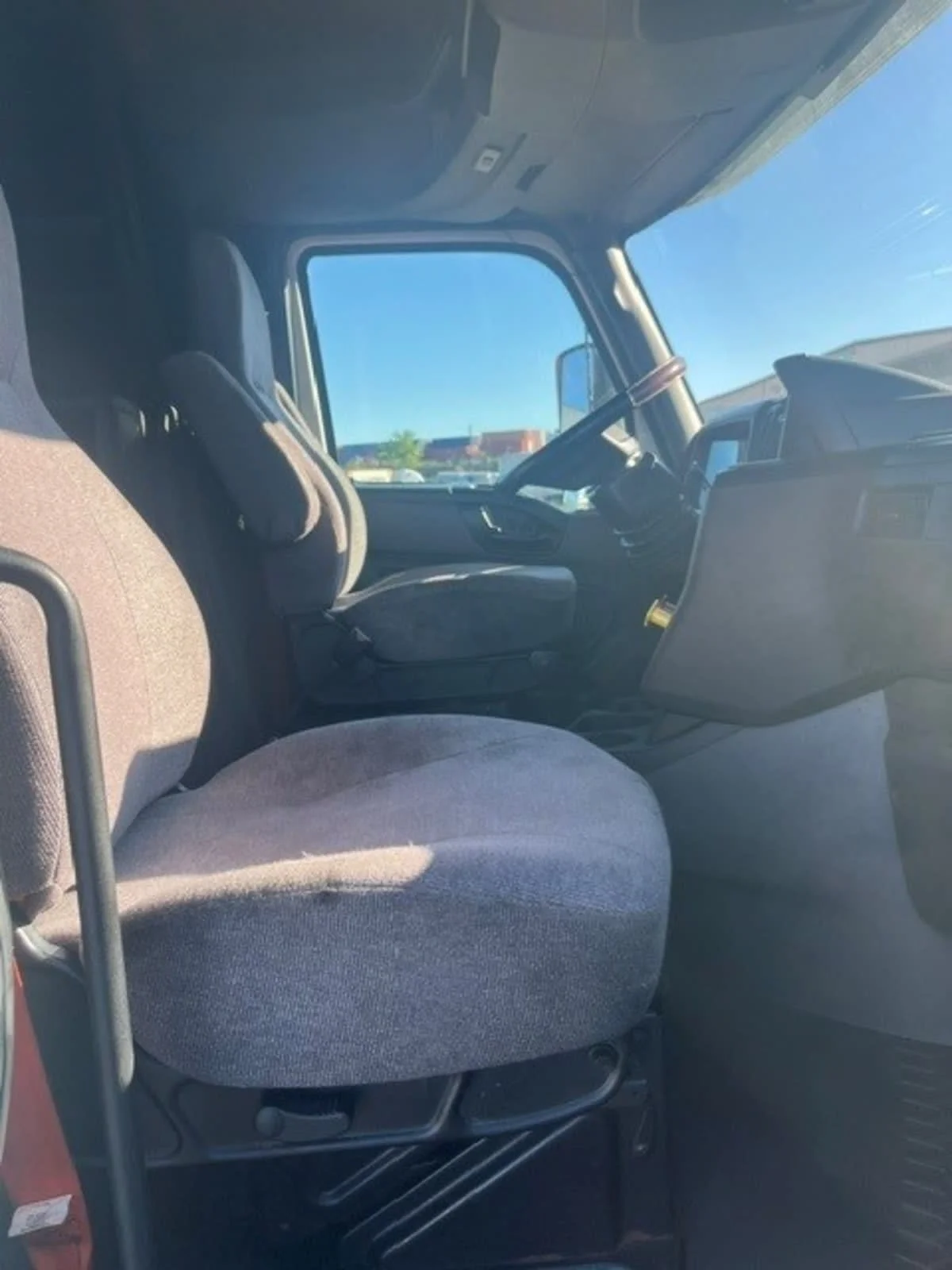 2019 International LT in Newark, NJ — photo 9