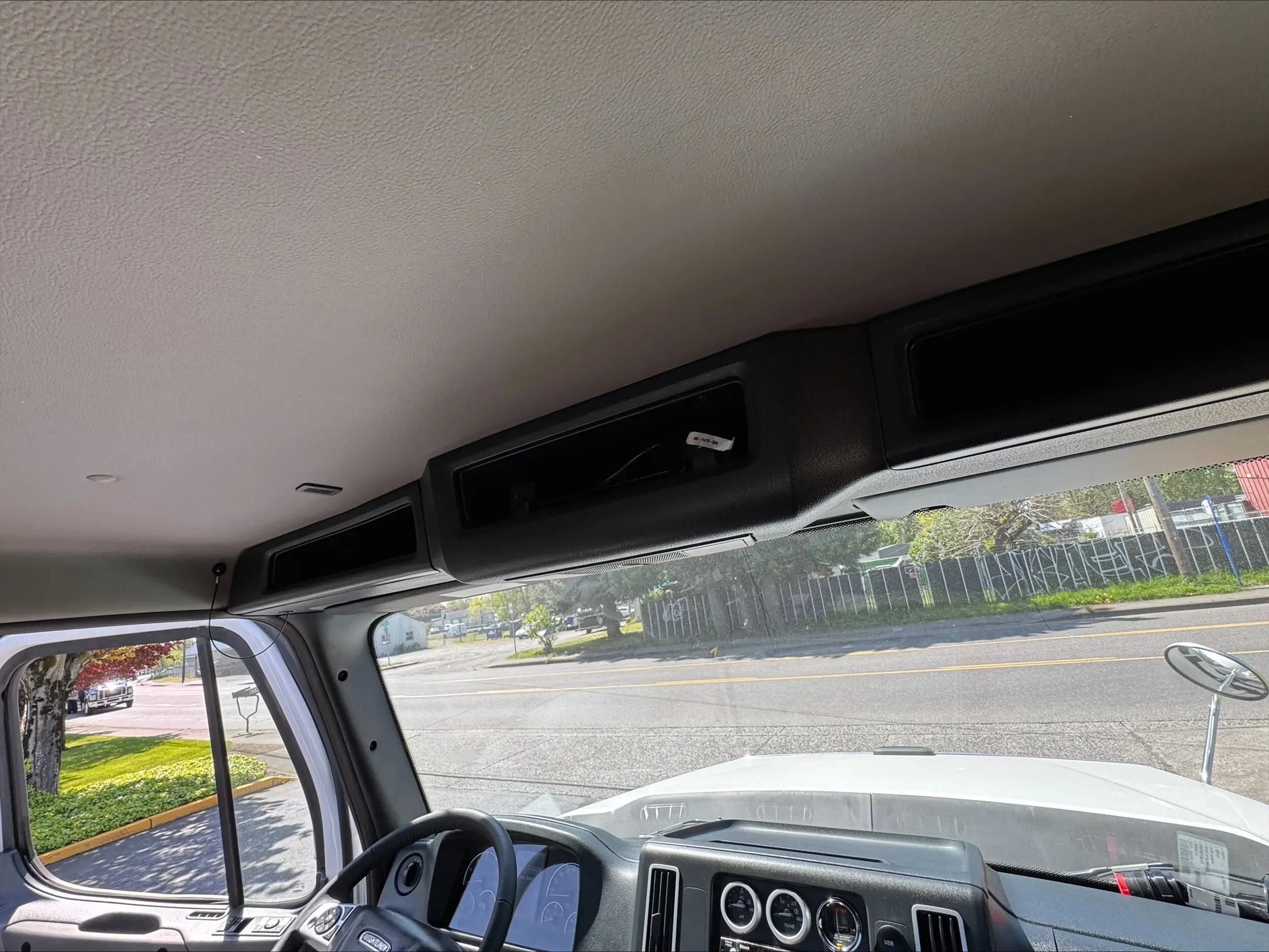 2025 Freightliner 108SD - image 10