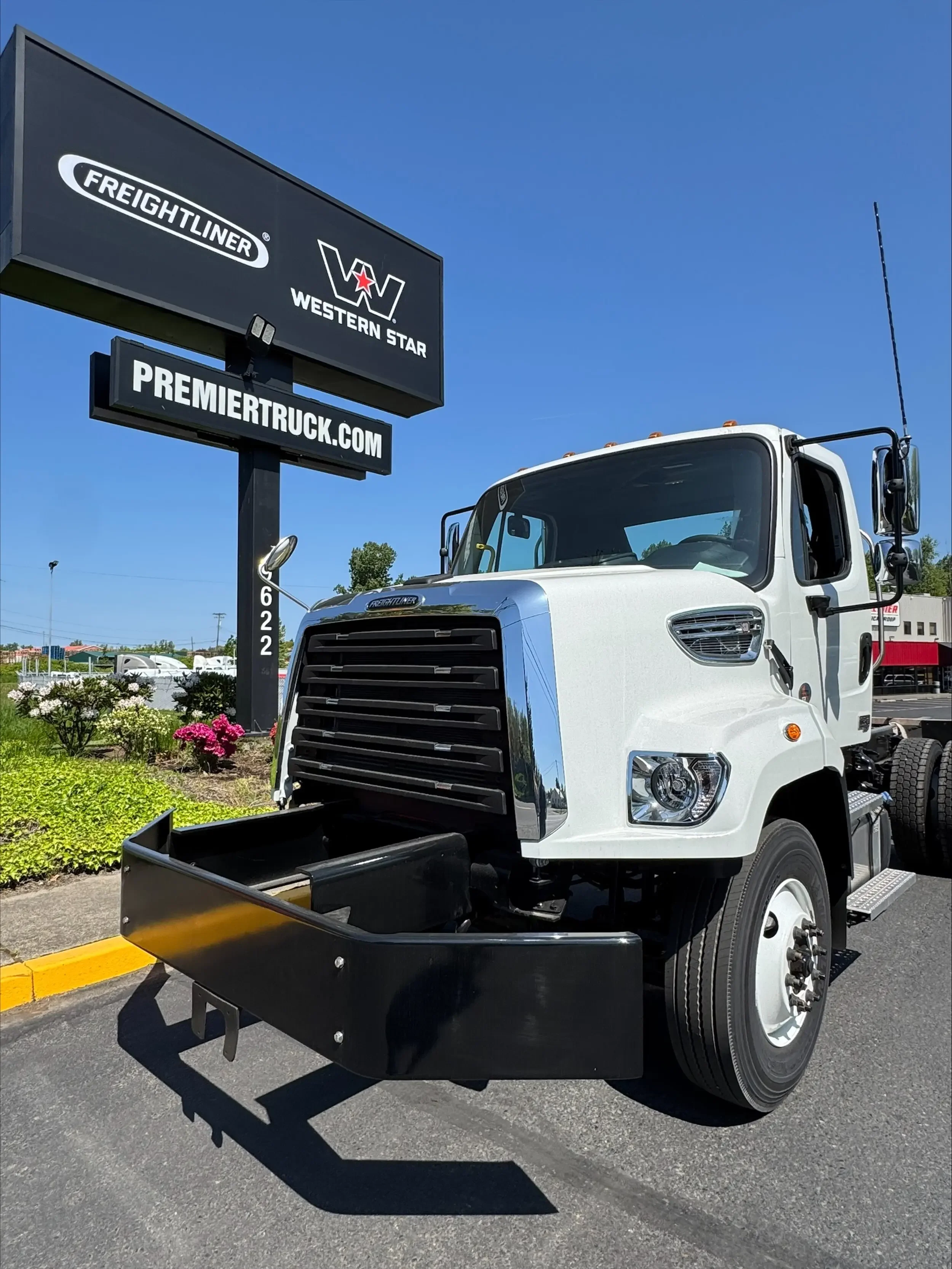 2025 Freightliner 108SD - image 2