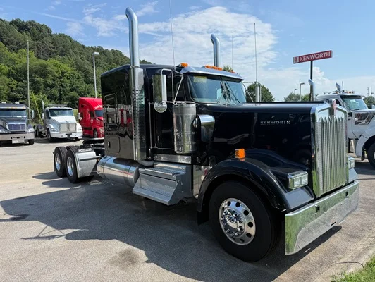 2027 Kenworth W900 in Chattanooga, TN — photo 2