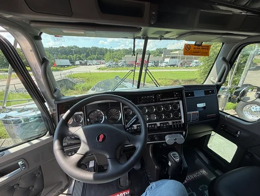 2027 Kenworth W900 in Chattanooga, TN — photo 3