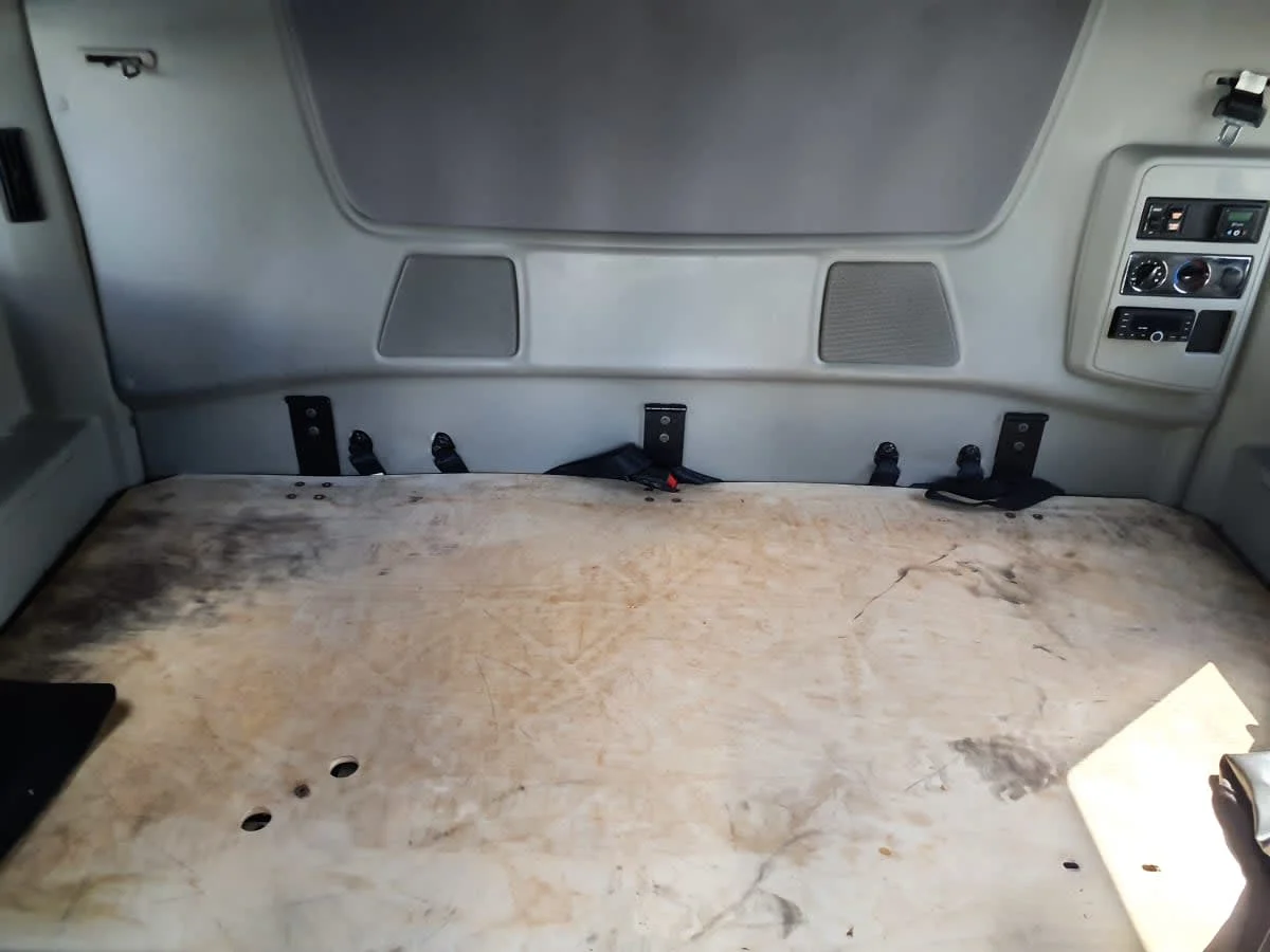 2019 International LT - image 8