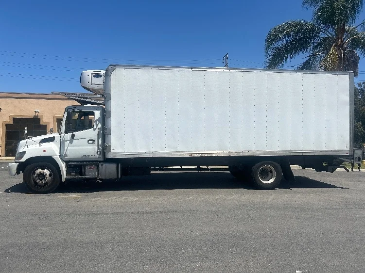 2019 Hino 268 in Fontana, CA — photo 4