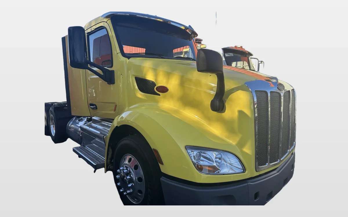 2021 Peterbilt 579 - image 1