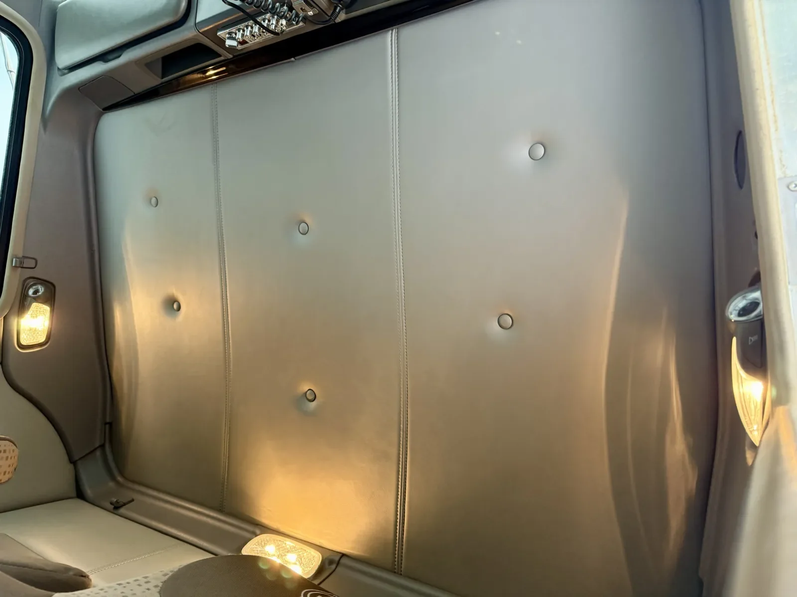 2016 Kenworth W900 - image 21