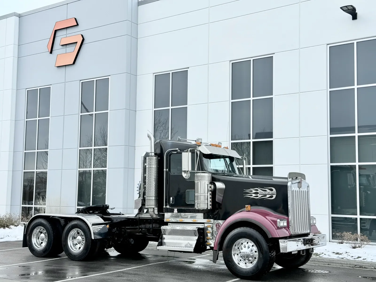 2016 Kenworth W900 - image 2