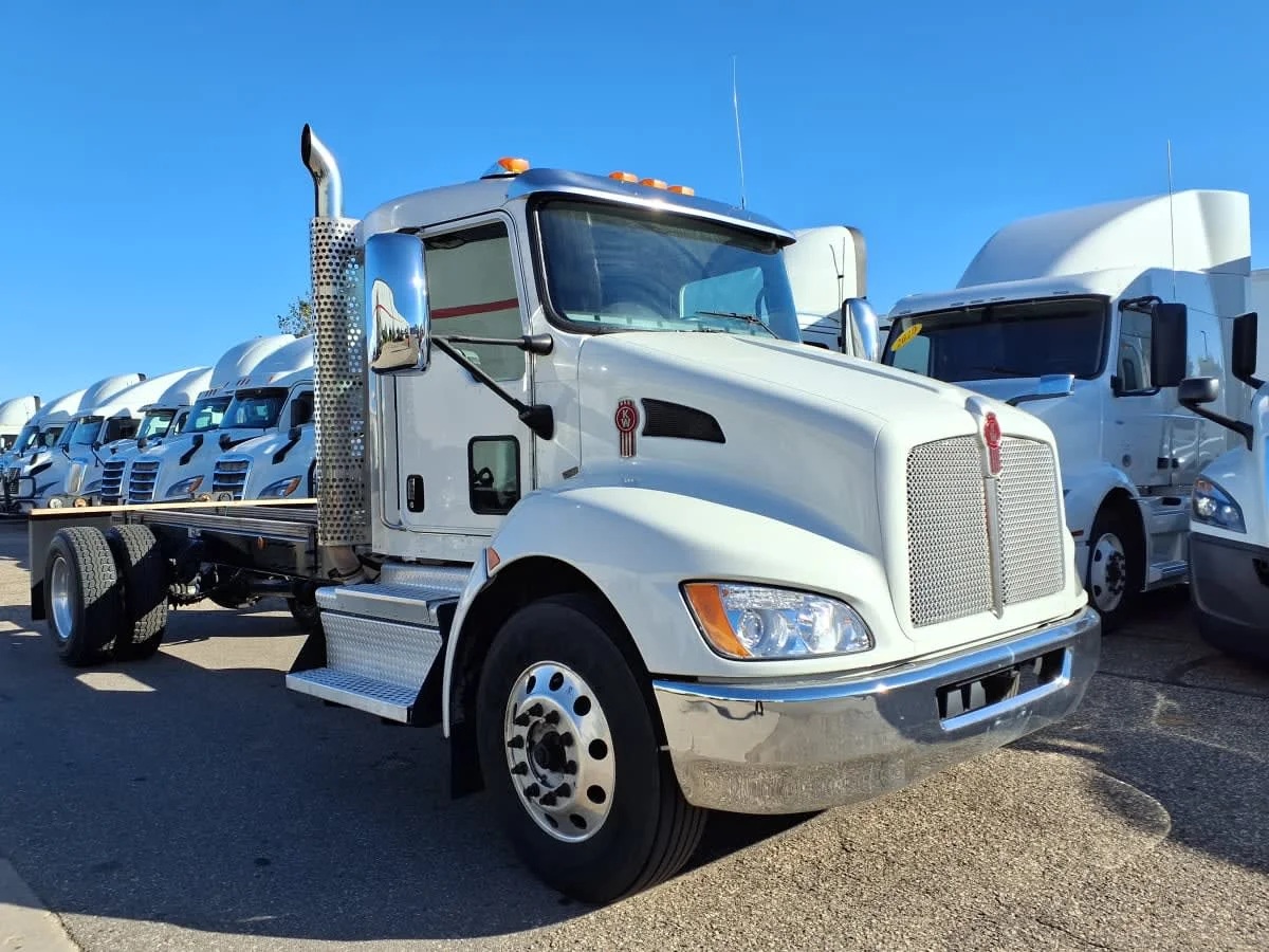 2020 Kenworth T370 - image 3