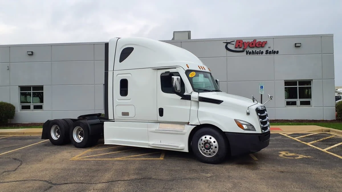 2023 Freightliner Cascadia in Bolingbrook, IL — photo 3