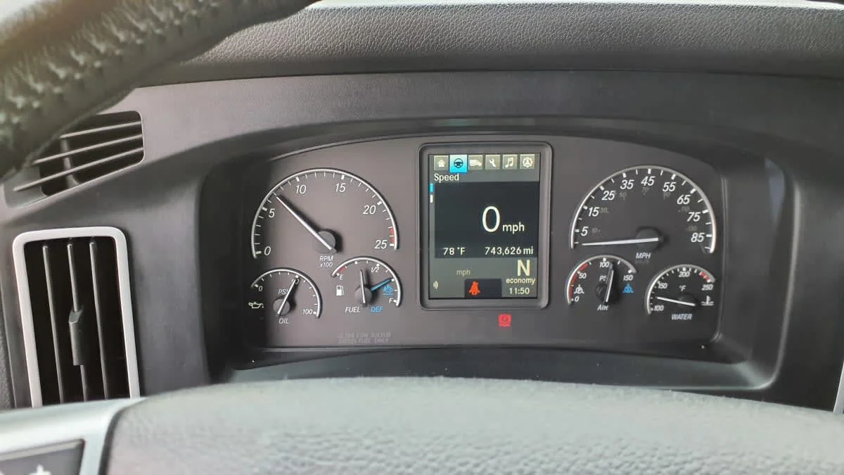 2023 Freightliner Cascadia in Bolingbrook, IL — photo 10