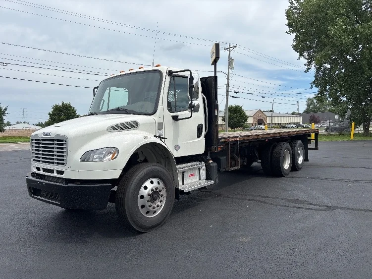 2021 Freightliner eM2 in Middlefield, OH — photo 3