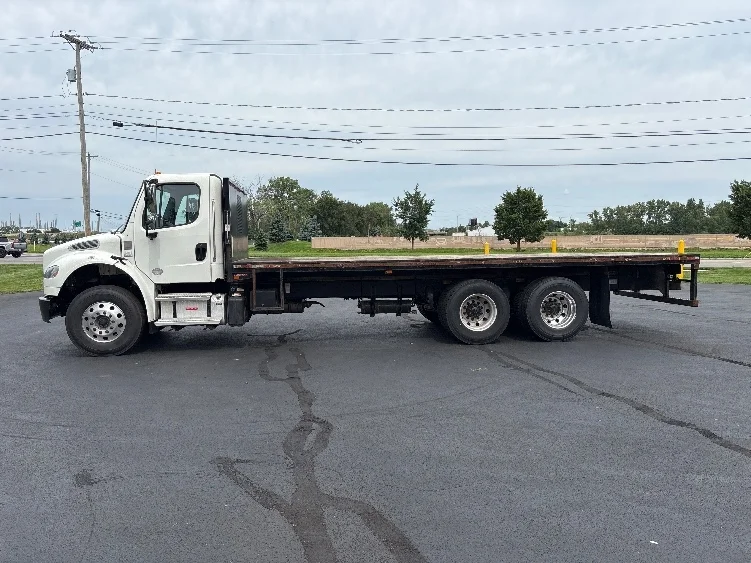 2021 Freightliner eM2 in Middlefield, OH — photo 4