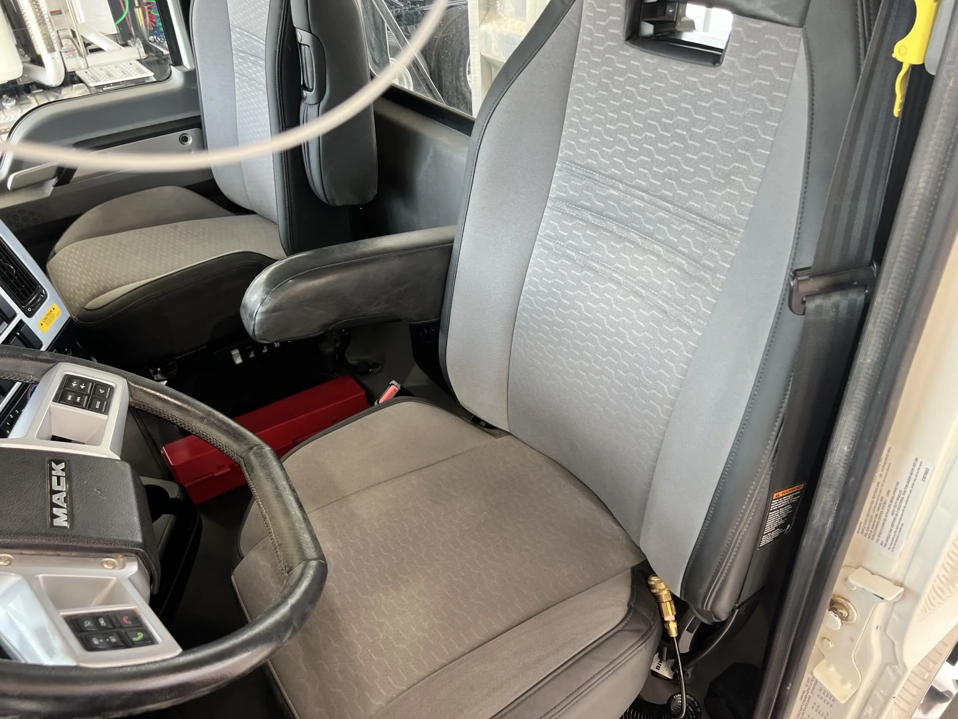 2025 Mack Pinnacle - image 19