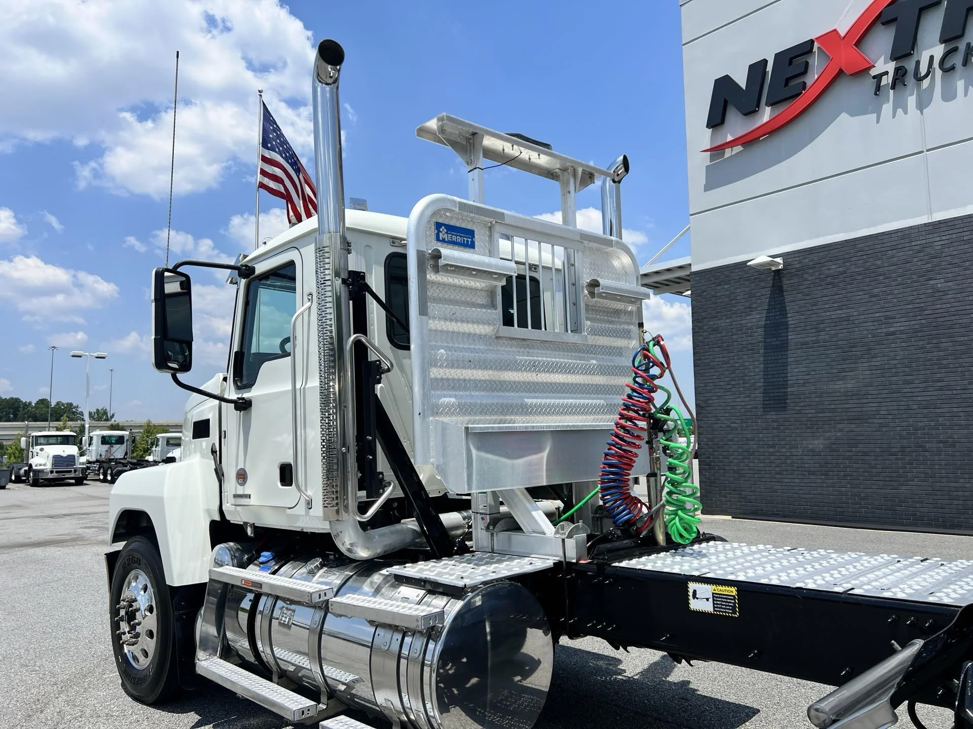 2025 Mack Pinnacle - image 3