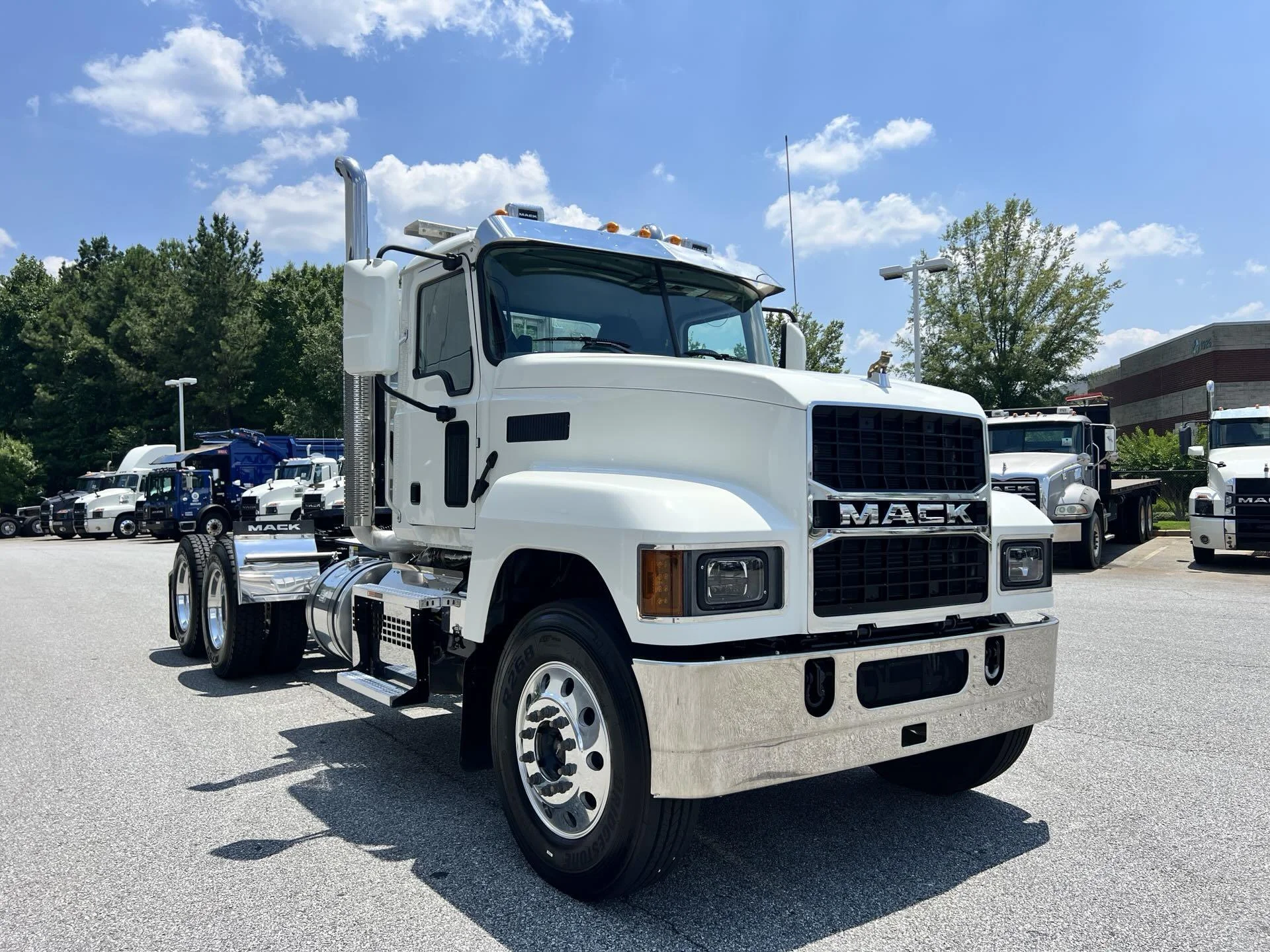 2025 Mack Pinnacle - image 11