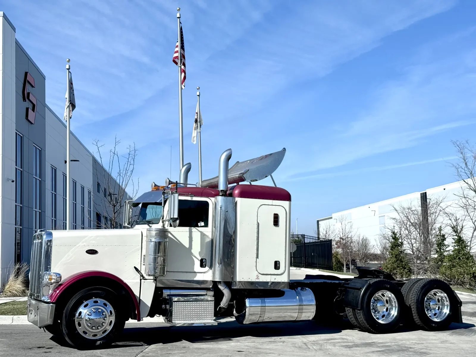 2008 Peterbilt 388 in New Lenox, IL