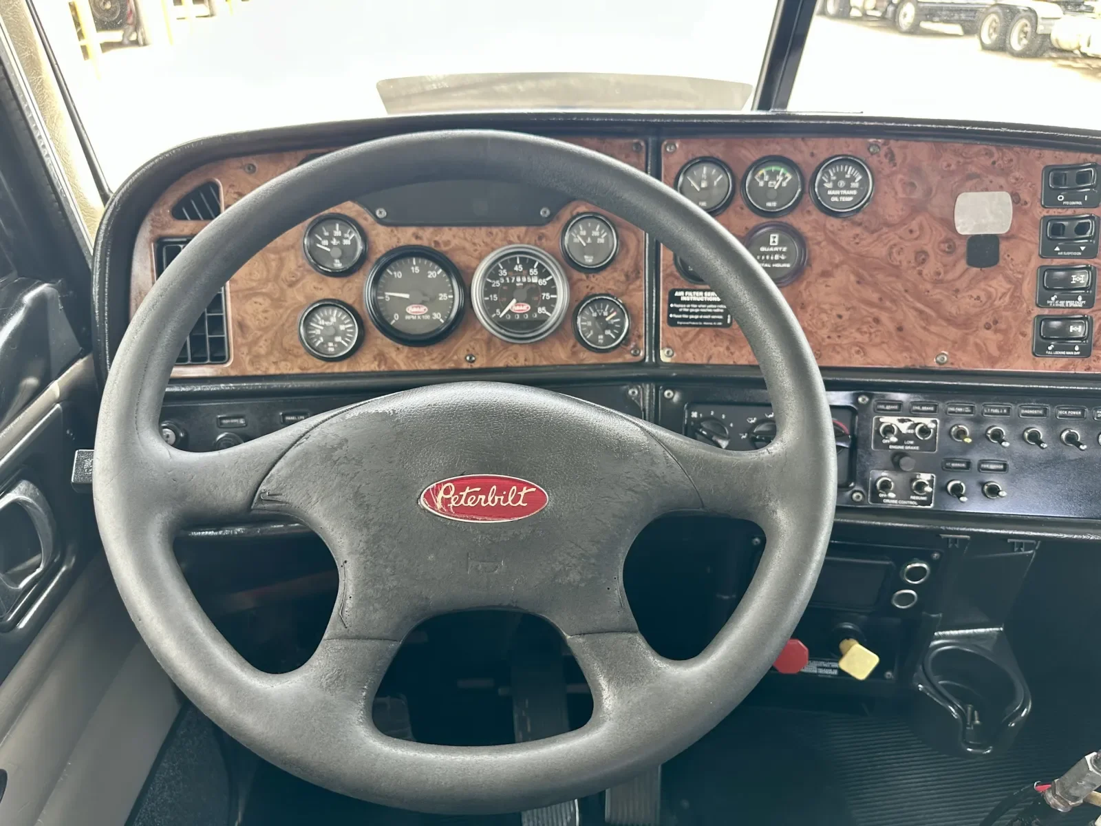 2006 Peterbilt in Hutchins, TX — photo 16