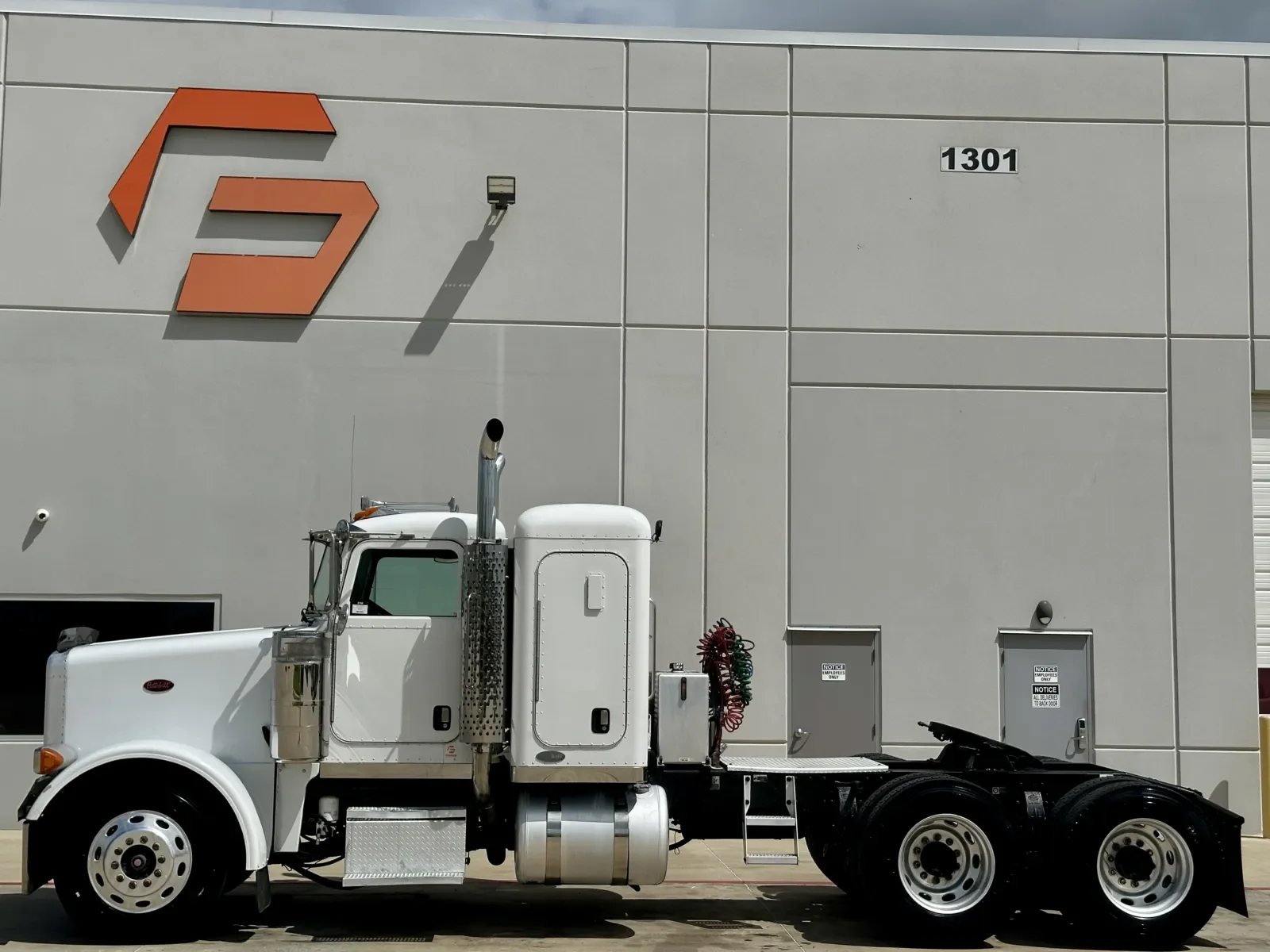 2006 Peterbilt in Hutchins, TX — photo 4