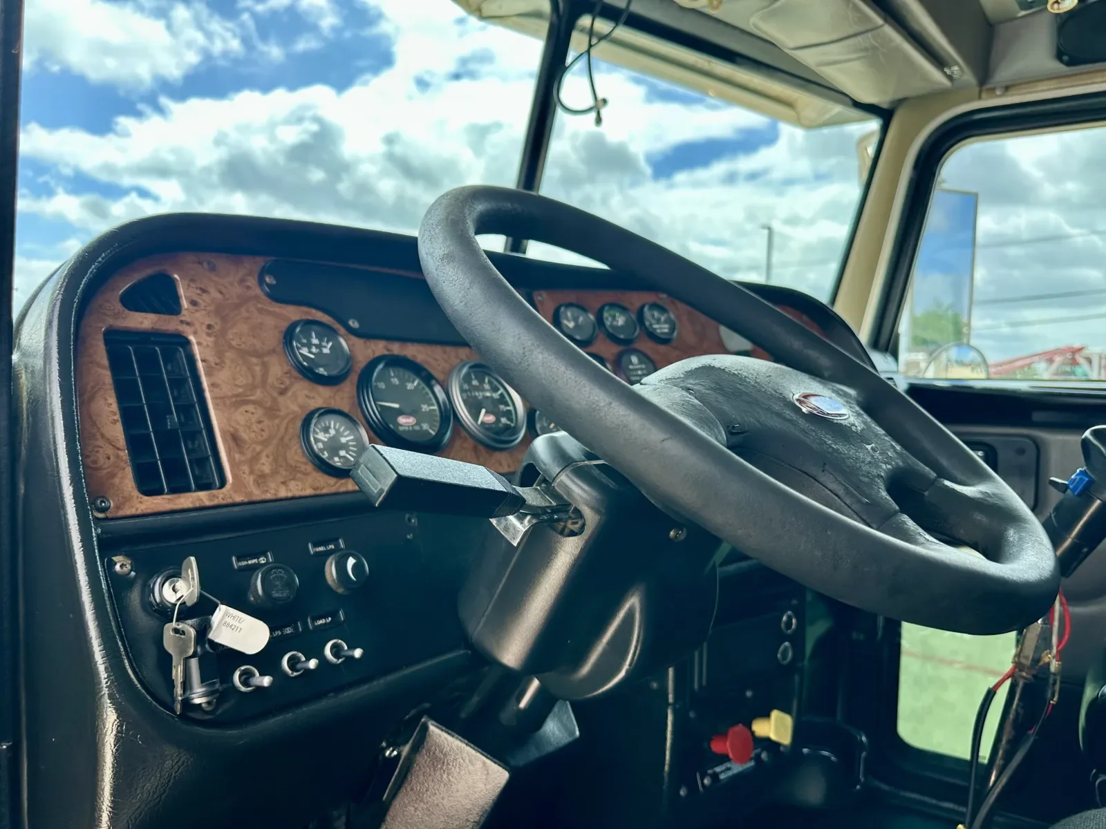2006 Peterbilt in Hutchins, TX — photo 15