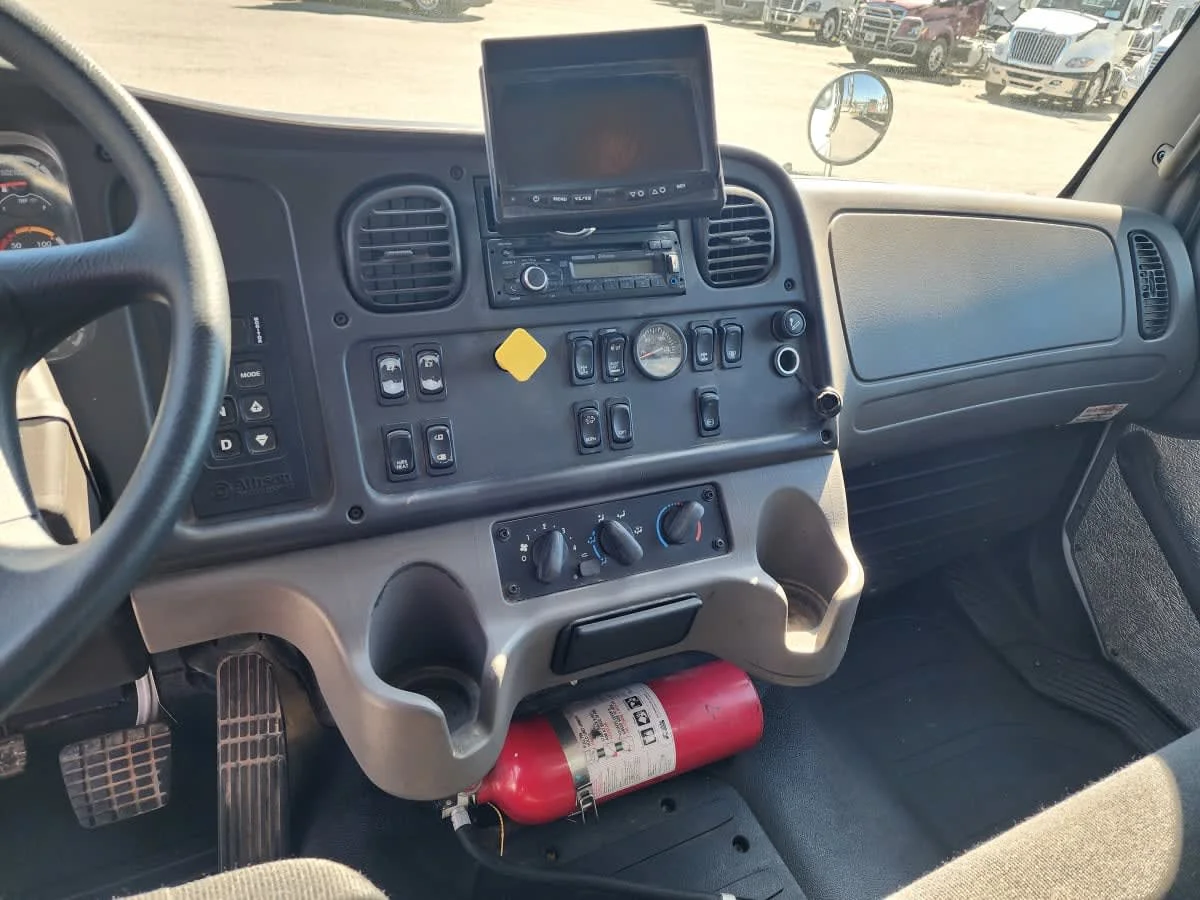 2017 Freightliner M2 106 - image 8