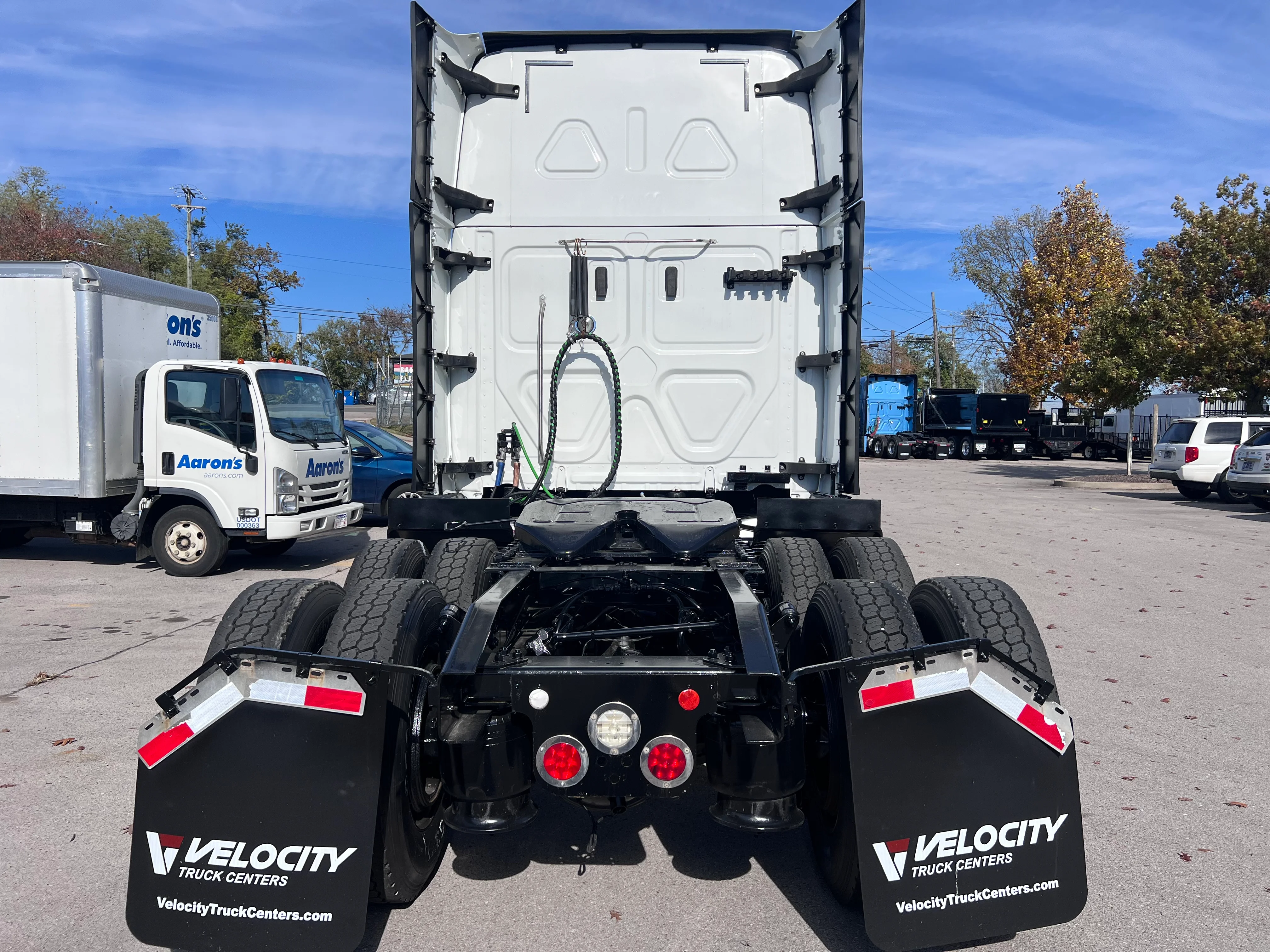 2021 Freightliner Cascadia in Nashville Isuzu, TN — photo 5