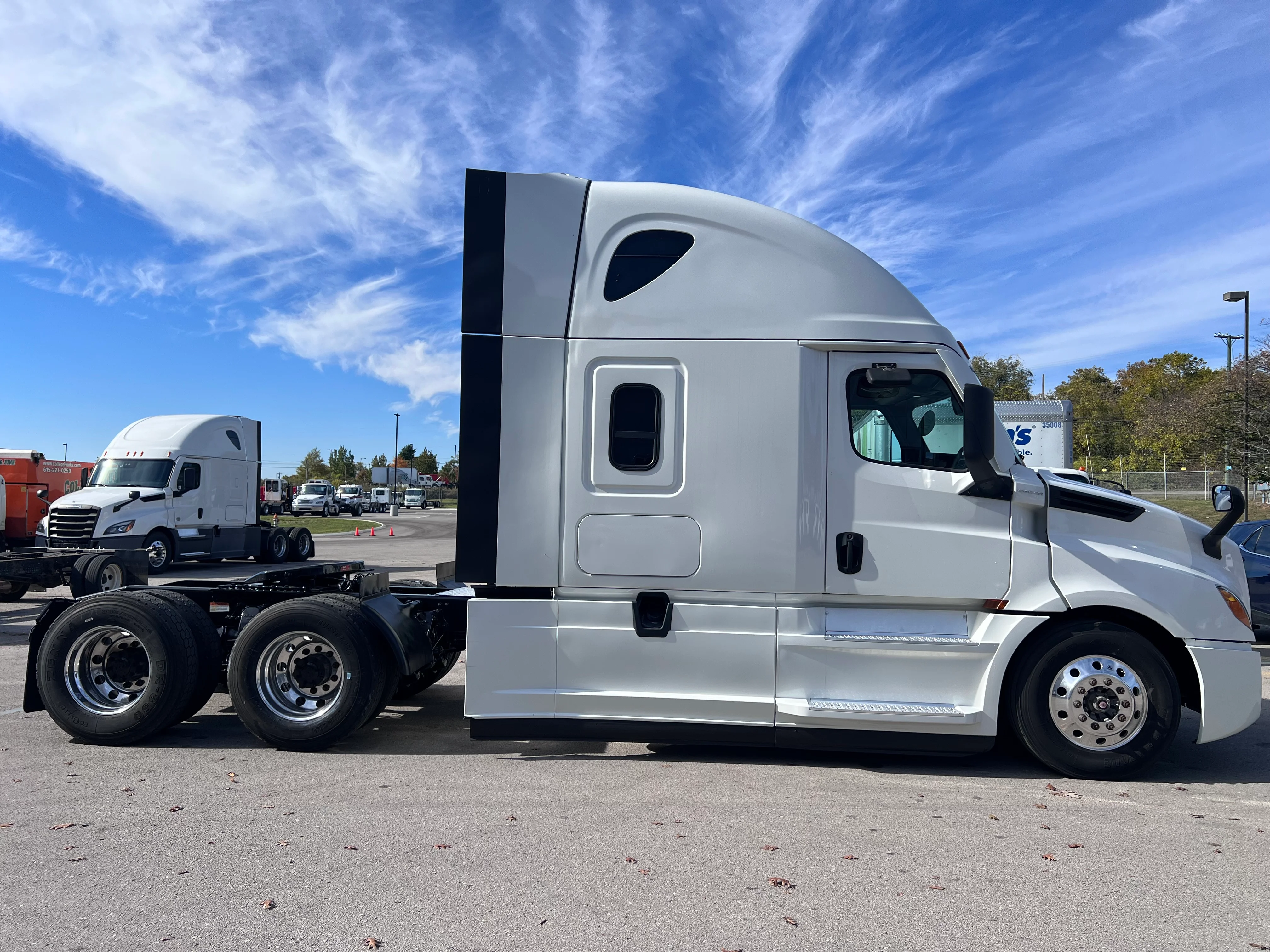 2021 Freightliner Cascadia in Nashville Isuzu, TN — photo 7