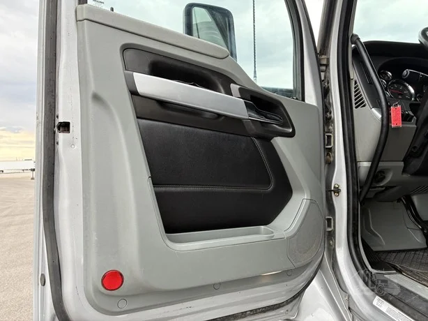 2022 Kenworth T880 - image 35