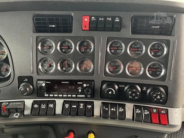 2022 Kenworth T880 - image 22