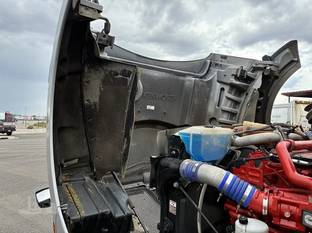 2022 Kenworth T880 - image 17