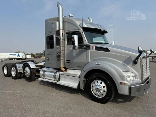2022 Kenworth T880 - image 6