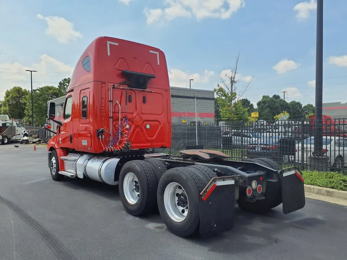 2019 Freightliner Cascadia in Atlanta, GA — photo 4